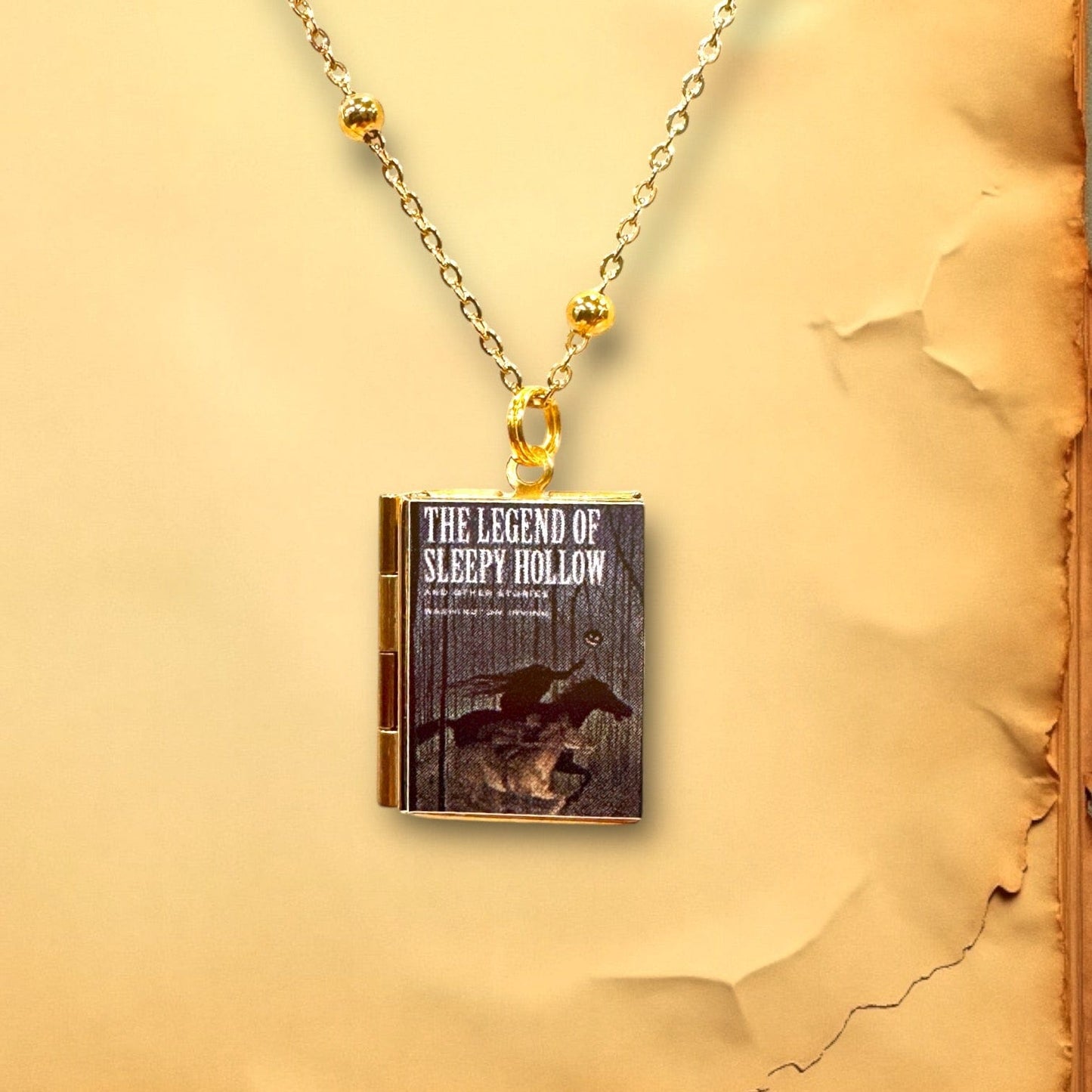 Can'tdles Necklace Sleepy Hollow Lit Locket